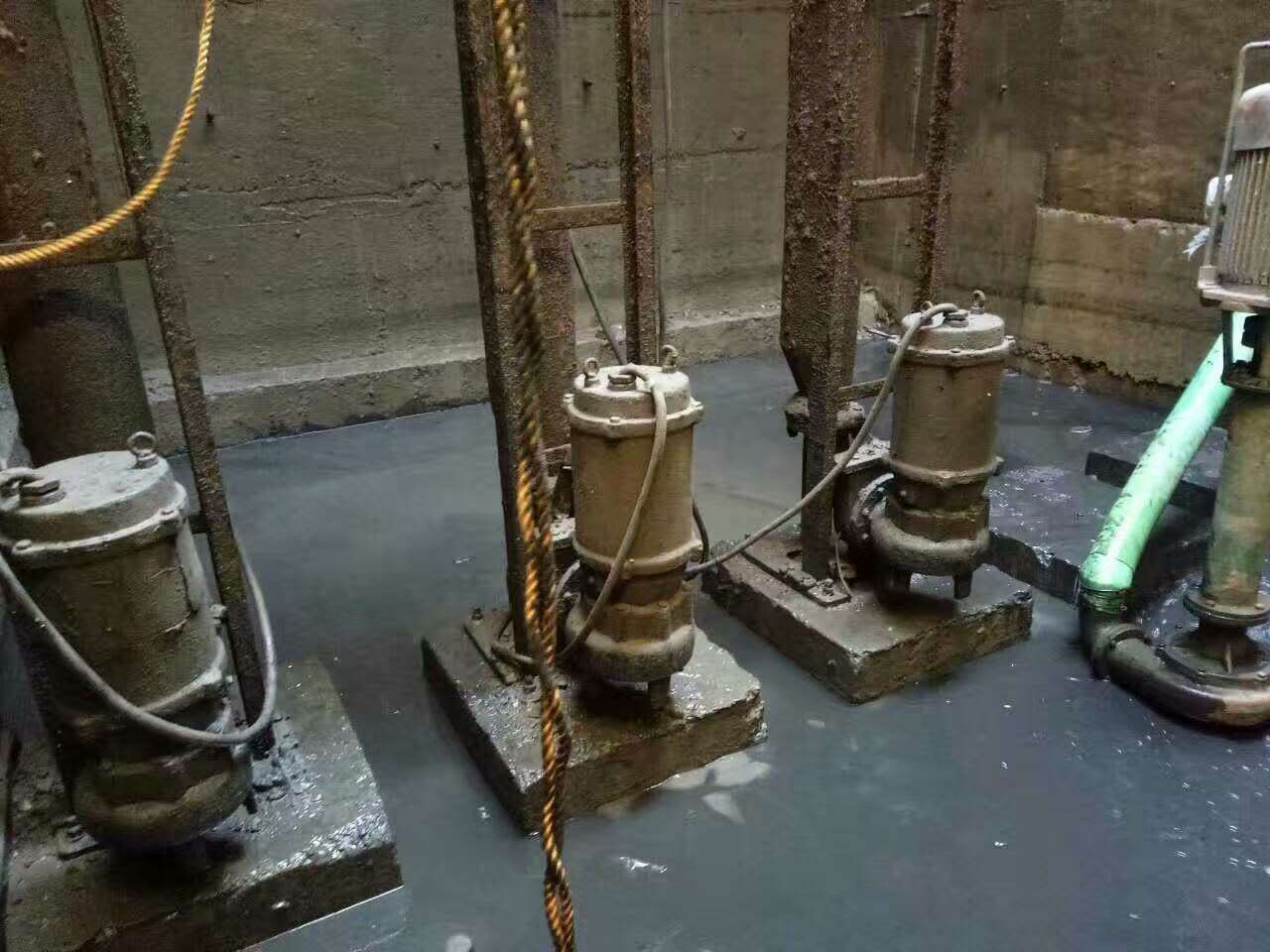 平武污水池清理